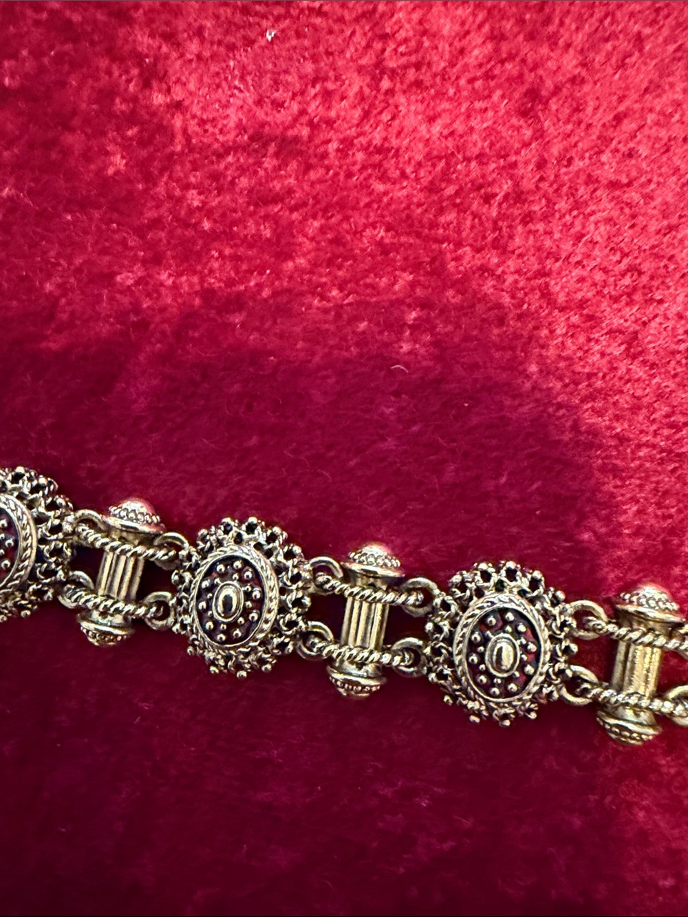 VintageJoan Rivers Gold-Tone Filigree Link Bracelet with Red Accents like new 7” - Picture 3 of 5